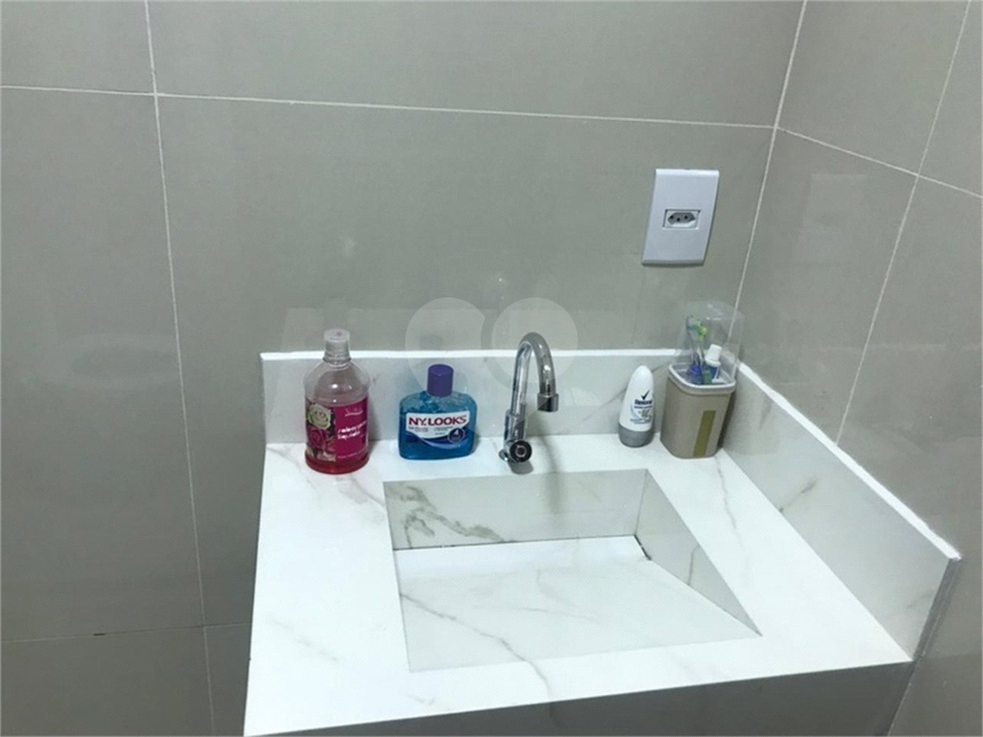 Casa à venda com 2 quartos, sendo 1 suíte, no condomínio Residencial Jardim, Sorocaba - SP