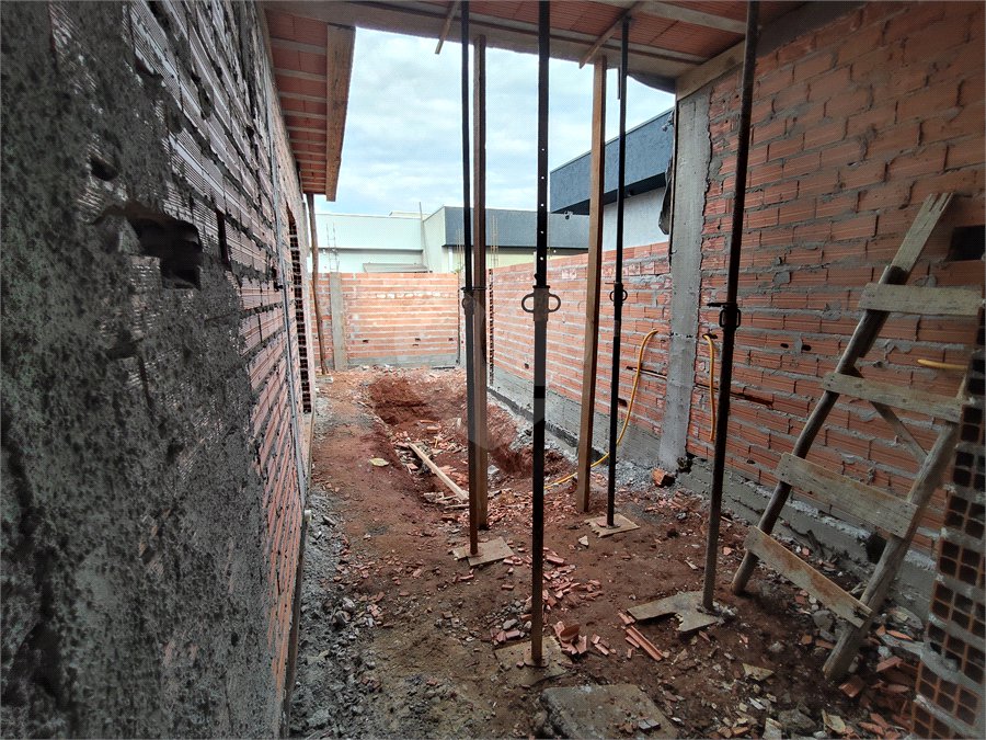 Casa à venda com 3 quartos, sendo 1 suíte, no condomínio Lago dos Ipês, Itapetininga - SP