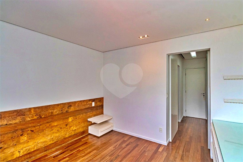 Apartamento à venda com 3 quartos, sendo 1 suíte, em Vila Olímpia, São Paulo, SP