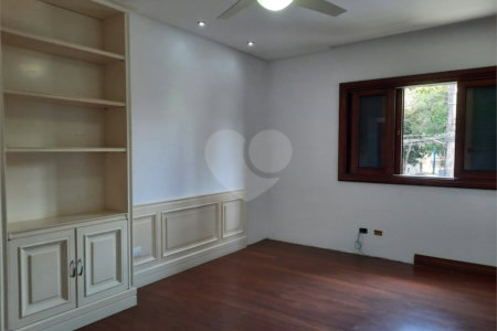 Sobrado à venda com 3 quartos, sendo 1 suíte, em City Campo Grande, São Paulo, SP