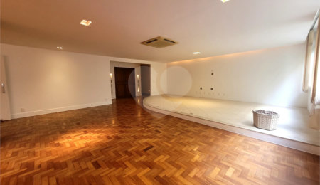 Apartamento à venda com 4 quartos, sendo 1 suíte,  em Copacabana, Rio de Janeiro, RJ