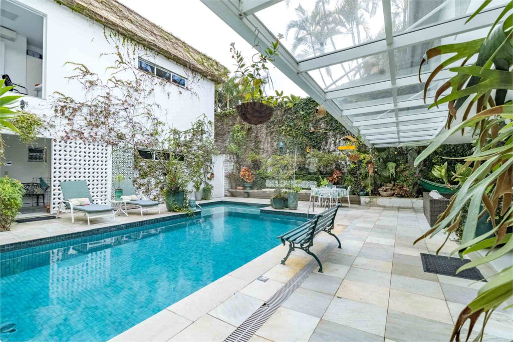 Casa à venda com 5 quartos, sendo 4 suítes, em Alto da Lapa, São Paulo, SP