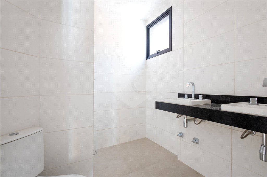 Casa à venda com 3 quartos, sendo 1 suíte, no condomínio Cubie Tutoia, São Paulo - SP