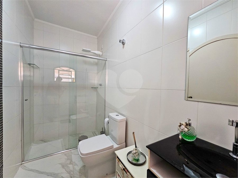 Casa térrea em Atibaia com 3 dormitórios (2 suítes), piscina, espaço gourmet, condomínio fechado