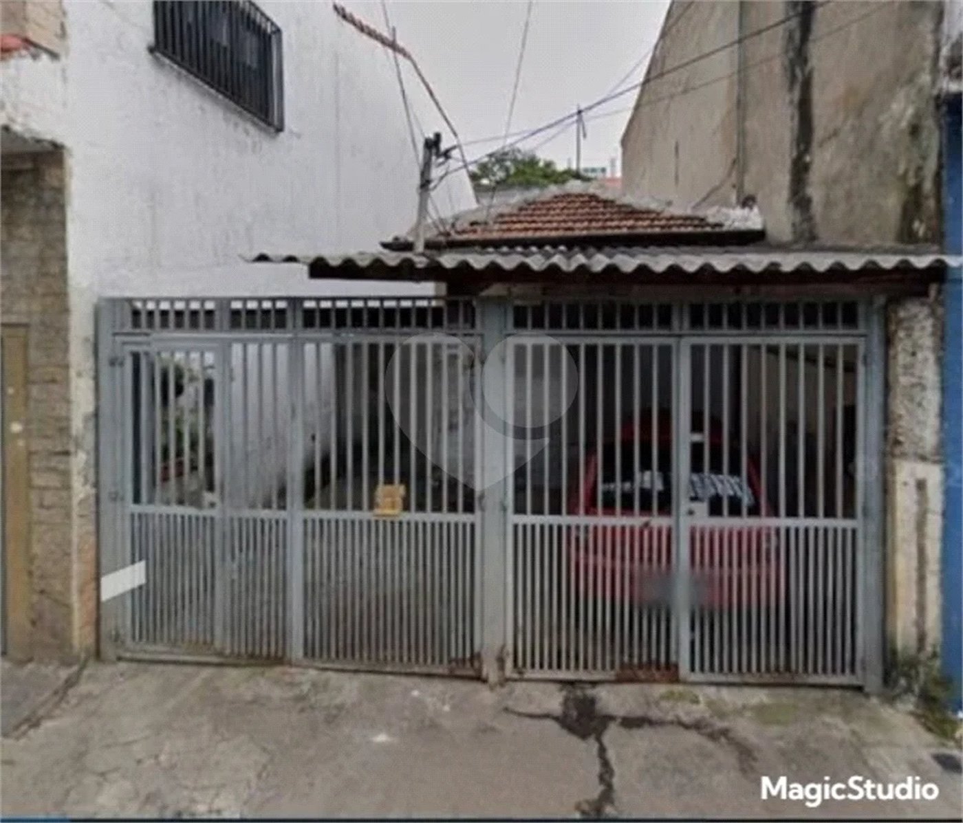 Casa com 150m² , 1 dormitório , 1 vaga de garagem , precisando de reforma , `venda na Penha.