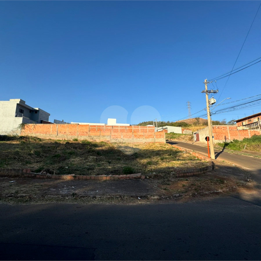 Terreno de 277m2 á venda em São Carlos.