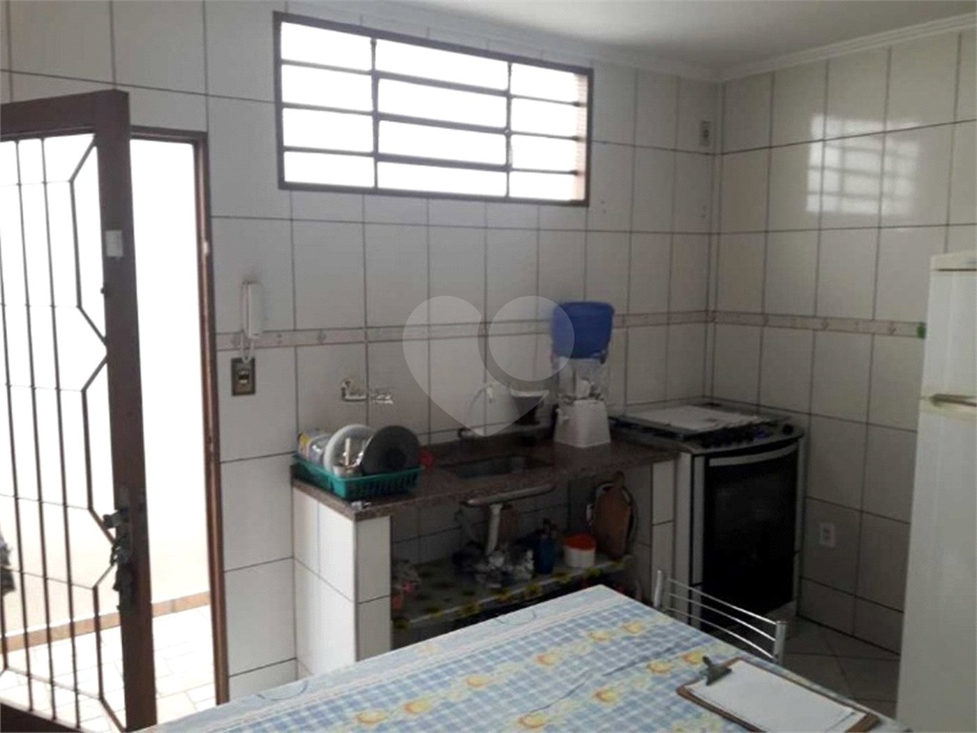Casa térrea para venda, com 2 dormitórios, sendo 1 suíte.