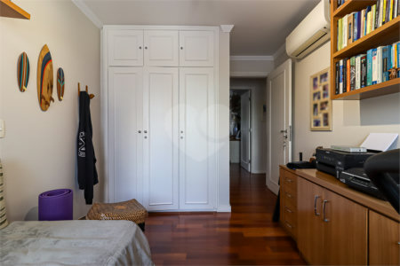 Apartamento à venda com 4 quartos, sendo 2 suítes, em Moema, São Paulo, SP