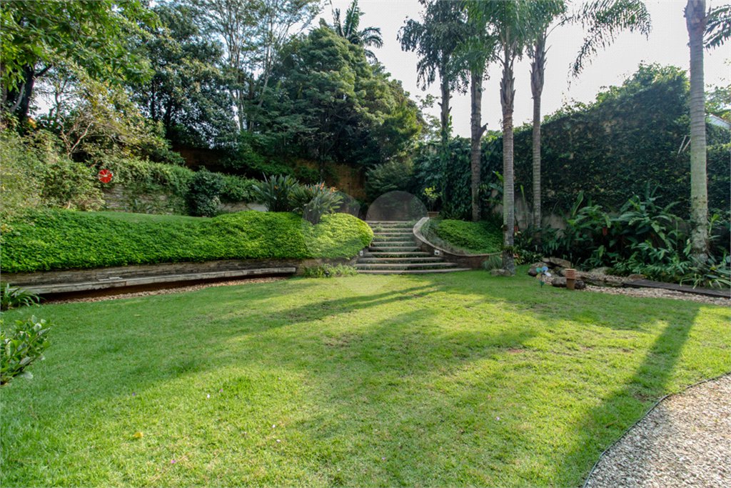 Sobrado à venda com 4 suítes em Jardim Cordeiro, São Paulo, SP