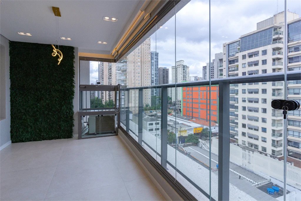 Apartamento à venda com 3 quartos, sendo 2 suítes, em Brooklin Paulista, São Paulo, SP