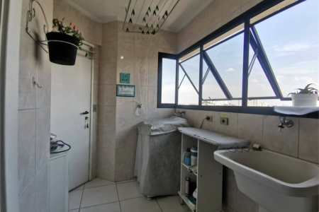 Apartamento à venda com 3 quartos, sendo 1 suíte,  em Vila Andrade, São Paulo, SP