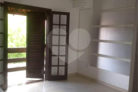 Casa à venda com 4 quartos, sendo 1 suíte,  em Vila Suissa, Mogi das Cruzes, SP