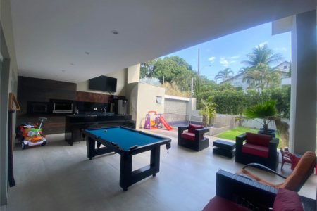 Casa à venda com 4 quartos, sendo 3 suítes, no condomínio Marc Ferez, Rio de Janeiro - RJ
