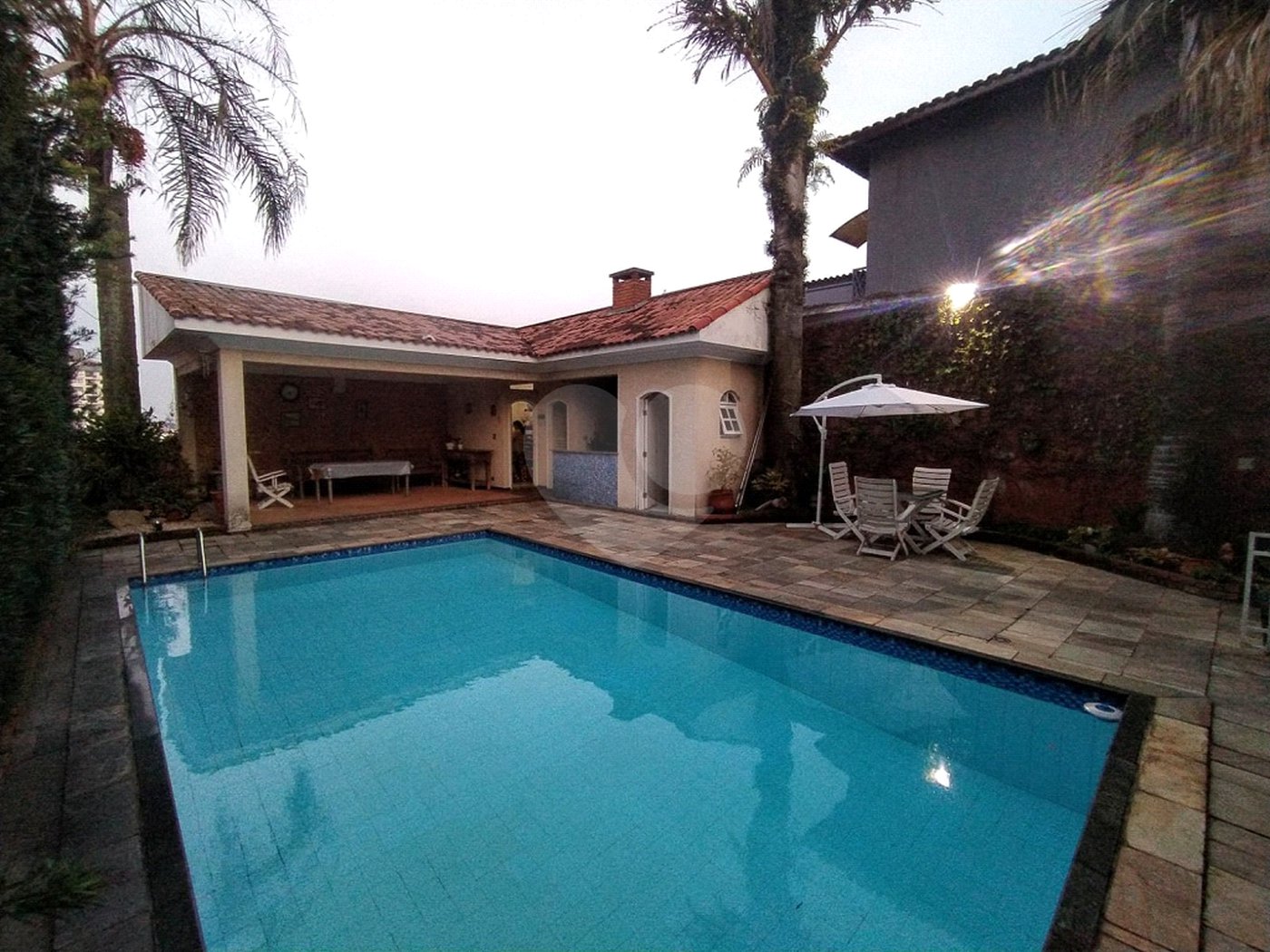 Sobrado à venda com 4 quartos, sendo 2 suítes, em Vila Paulicéia, São Paulo, SP