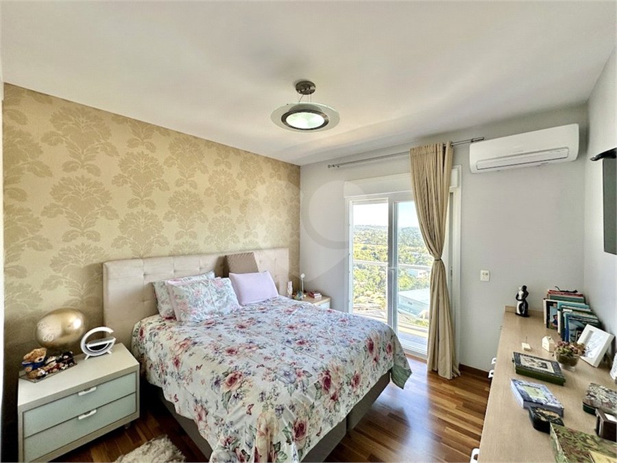 Casa à venda com 3 suítes no condomínio Golf Village, Carapicuíba - SP