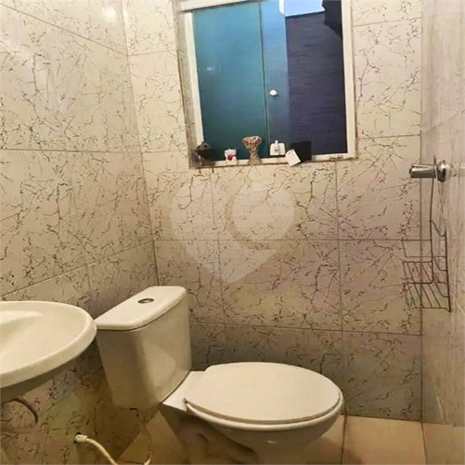 Sobrado à venda com 3 quartos, sendo 1 suíte, em Vila Constança, São Paulo, SP