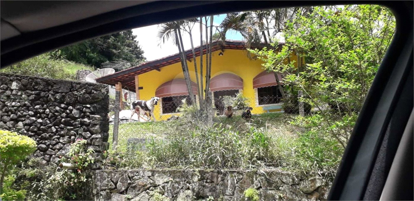 Casa à venda com 4 quartos, sendo 2 suítes, no condomínio Gleba II, Mairiporã - SP