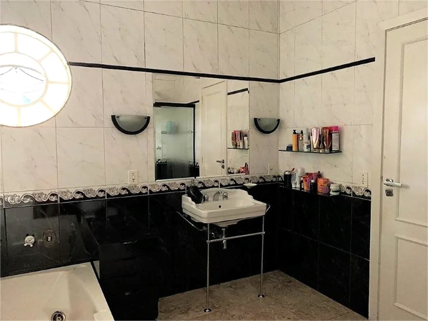 Casa à venda com 4 quartos, sendo 3 suítes,  em Fazenda Morumbi, São Paulo, SP