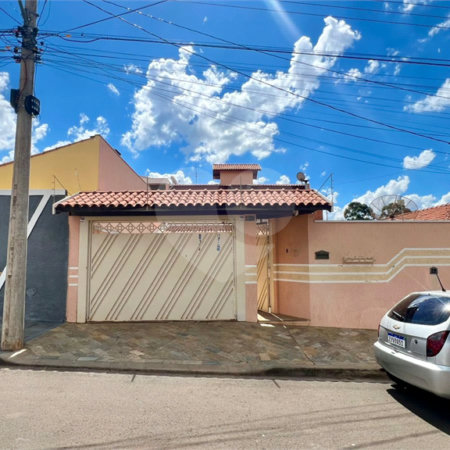 Sobrado à venda com 4 quartos, em Residencial Itamarati