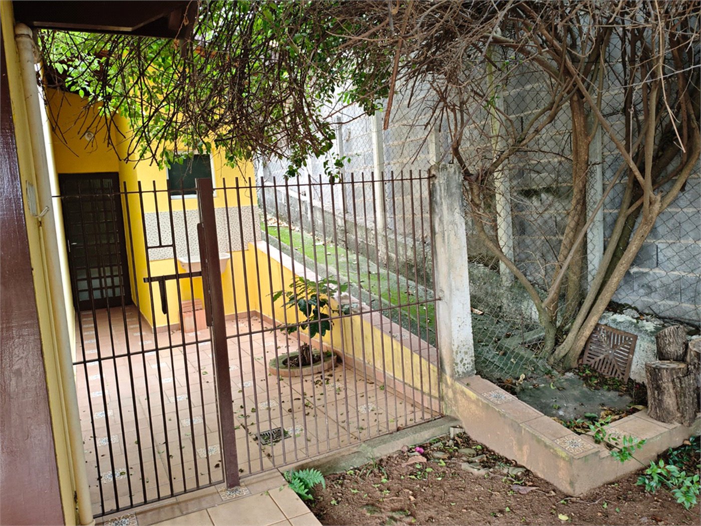 Casa à venda com 4 quartos, sendo 2 suítes,  em Country Residencial Felix, Bom Jesus dos Perdões, SP