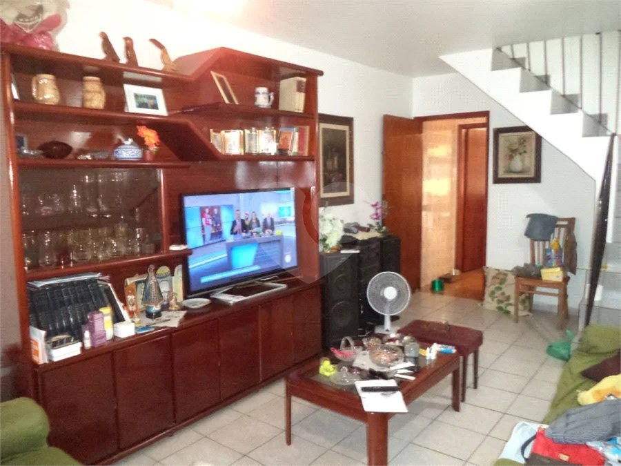 4 dormitórios, suíte no térreo e 2 vagas no Jardim Peri, próximo ao Horto Florestal!