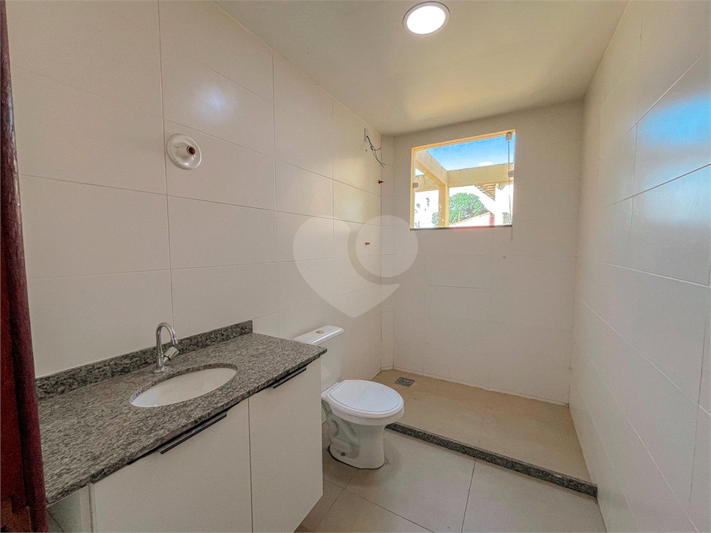 Casa à venda com 4 quartos, sendo 1 suíte, no condomínio Imperial Santa Cruz, Rio de Janeiro - RJ