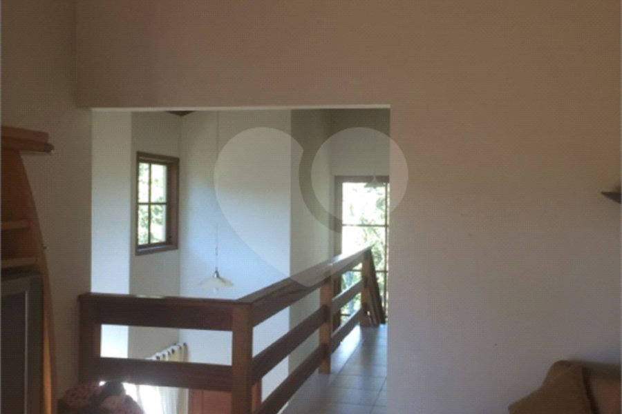 Sobrado à venda com 4 quartos, sendo 2 suítes, em Serra da Cantareira, Mairiporã, SP