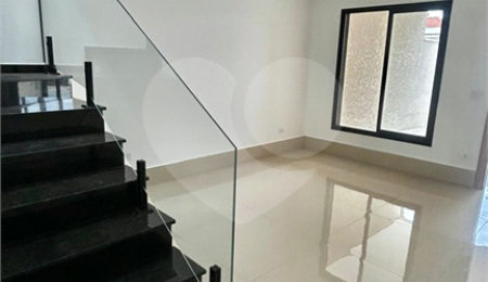 Sobrado à venda com 3 quartos, sendo 1 suíte,  em Jardim Maristela, São Paulo, SP