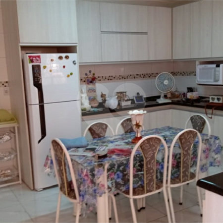 Casa à venda com 4 quartos, sendo 2 suítes,  em Jardim Terezópolis, Guarulhos, SP