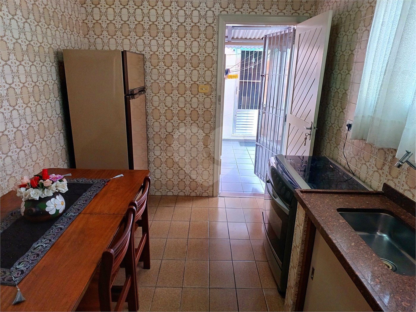 Casa à venda com 4 quartos, sendo 1 suíte, em Vila Paulicéia, São Paulo, SP