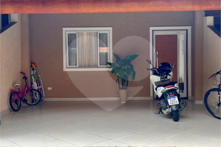 Casa à venda com 2 quartos no condomínio Rubi, Jacareí - SP