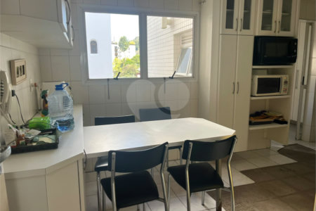 Apartamento à venda com 3 suítes em Real Parque, São Paulo, SP