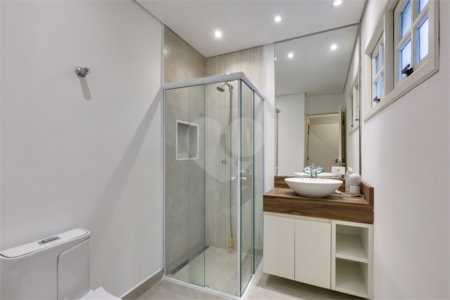 Casa à venda com 5 quartos, sendo 3 suítes, em Alto da Boa Vista, São Paulo, SP