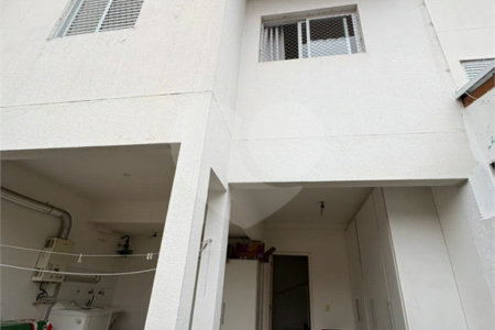 Casa à venda com 3 quartos, sendo 1 suíte, no condomínio New Village, Cotia - SP