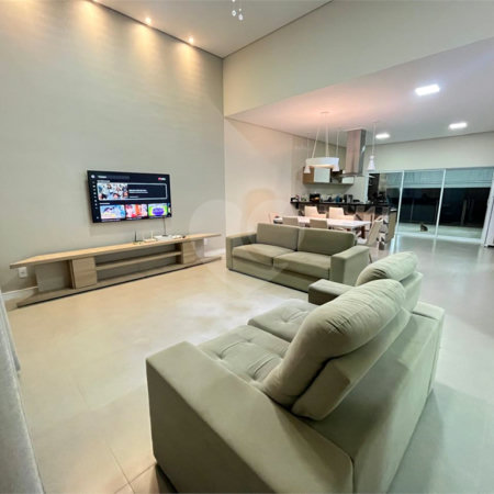 Casa à venda com 3 quartos, sendo 1 suíte, no condomínio Residencial Golden Ville, Itapetininga - SP