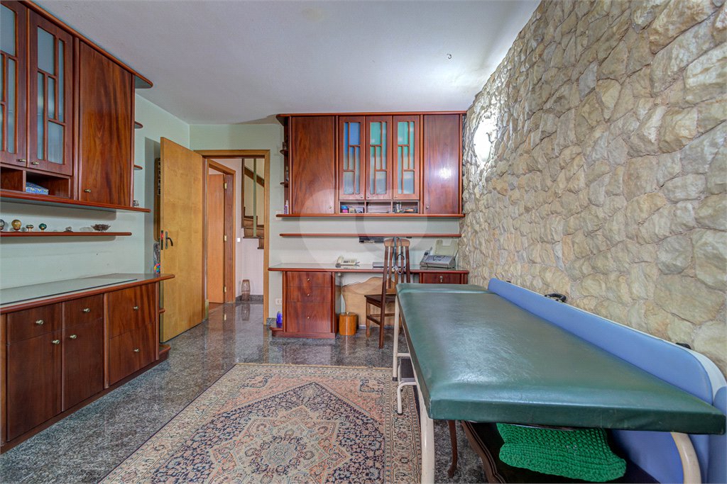 Sobrado à venda com 5 quartos, sendo 3 suítes, em Chácara Monte Alegre, São Paulo, SP