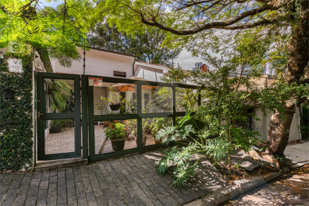 Sobrado à venda com 4 quartos, sendo 2 suítes,  em Vila Madalena, São Paulo, SP