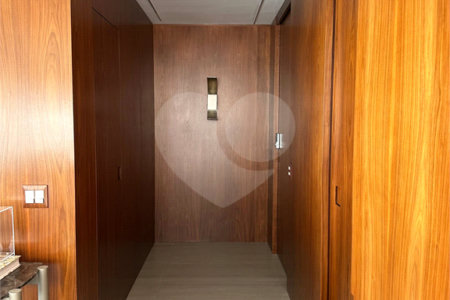 Apartamento à venda com 3 quartos, sendo 2 suítes, em Vila Olímpia, São Paulo, SP