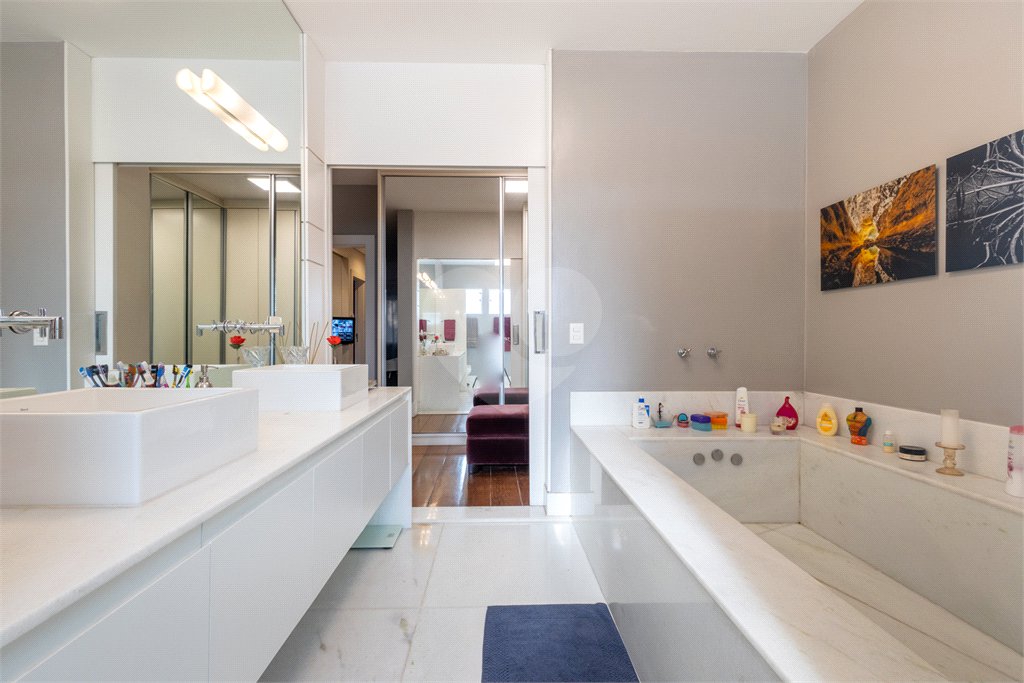 Casa à venda com 4 suítes em Jardim Guedala, São Paulo, SP