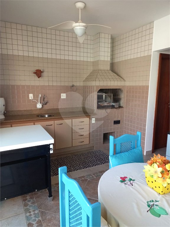 Casa à venda com 4 quartos, sendo 1 suíte, no condomínio Vale do Itamaracá, Valinhos - SP