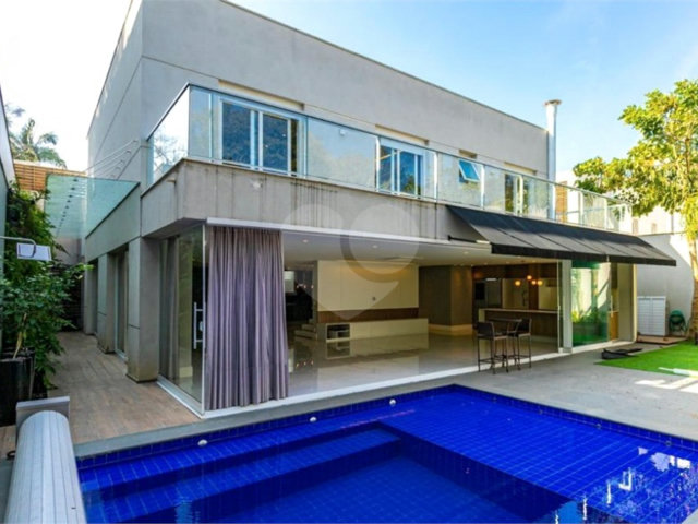 Casa à venda com 4 suítes no condomínio Hípica Garden, São Paulo - SP