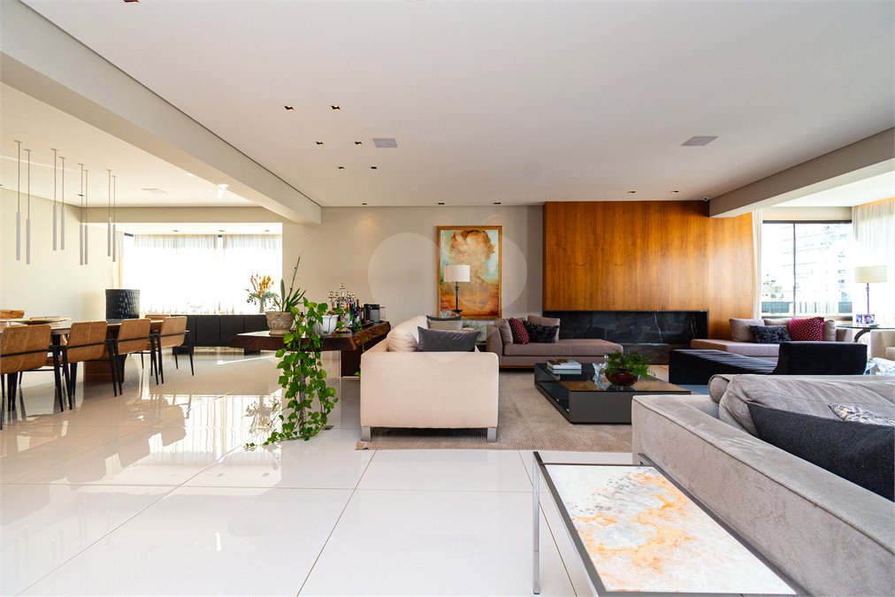 Apartamento à venda com 3 suítes em Vila Nova Conceição, São Paulo, SP
