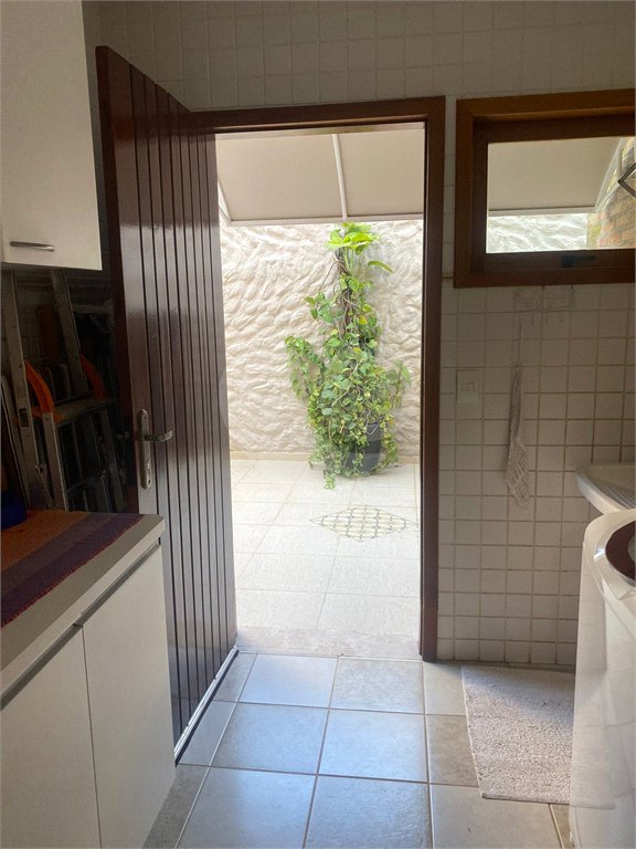 Casa à venda com 5 quartos, sendo 4 suítes, no condomínio Lago do Imperador, Mairiporã - SP