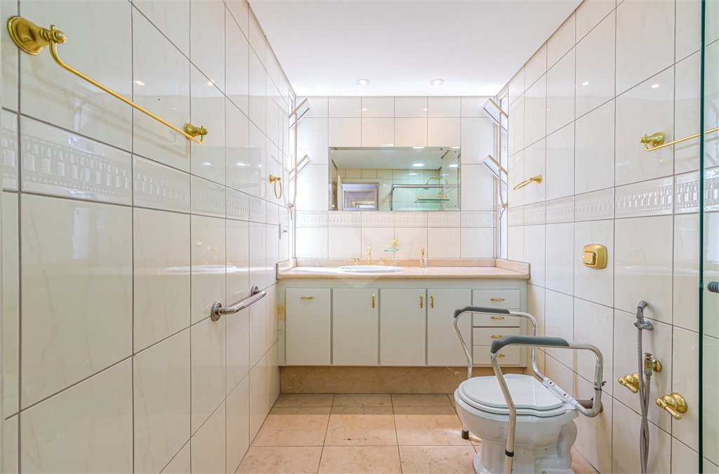 Apartamento à venda com 3 quartos, sendo 1 suíte, em Itaim Bibi, São Paulo, SP