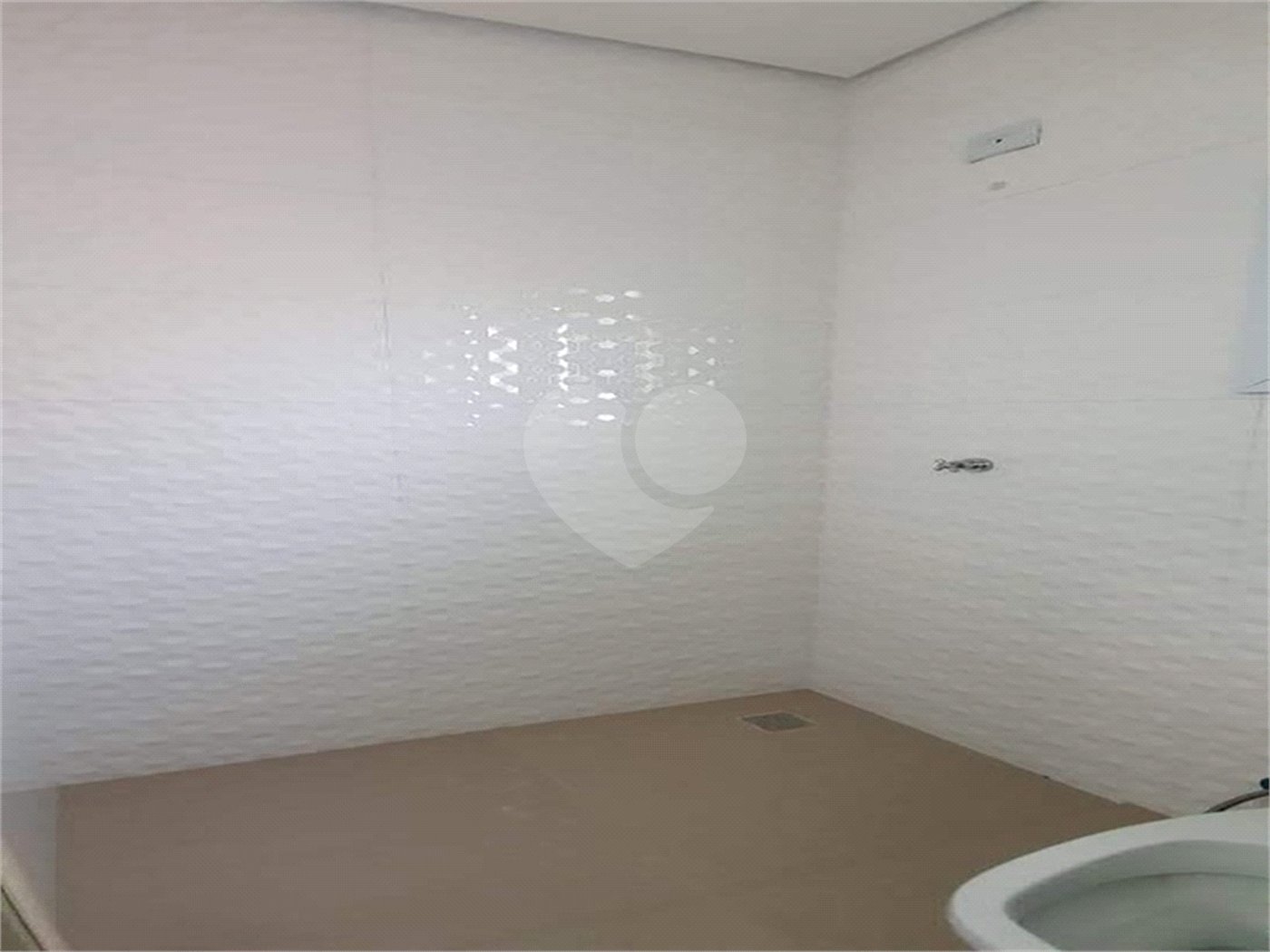 Casa à venda com 3 quartos, sendo 1 suíte, em Vila Santa Rosália, São Roque, SP