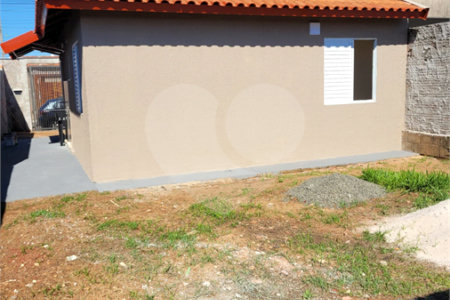 Seu Novo Lar Te Espera: Casa Aconchegante, Pronta para Morar e com 2 dormitórios e Amplo Quintal!