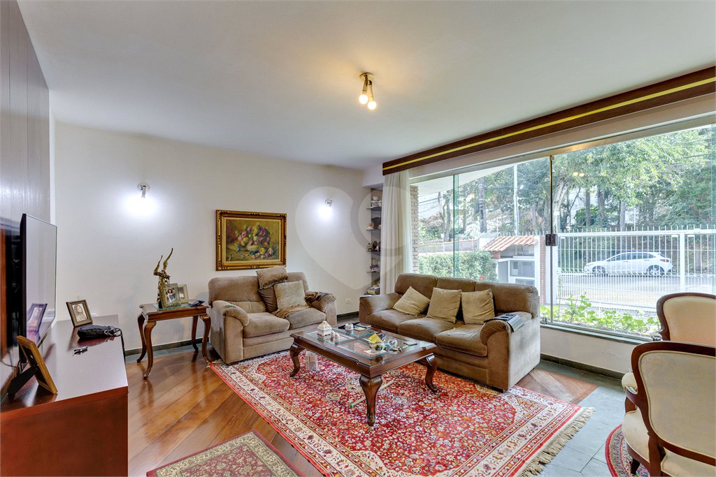 Casa à venda com 3 quartos, sendo 1 suíte, em Alto da Boa Vista, São Paulo, SP
