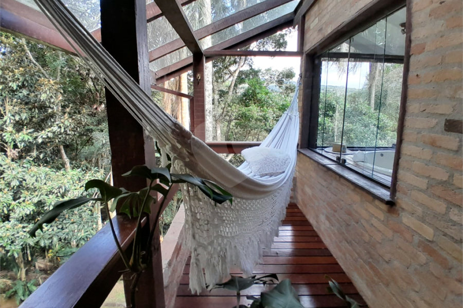 Sobrado à venda ou para alugar com 3 suítes em Serra da Cantareira, Mairiporã, SP