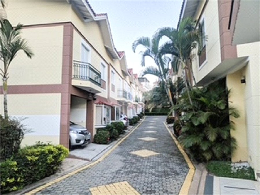 Casa à venda com 3 quartos, sendo 1 suíte, no condomínio Mariana, São Paulo - SP