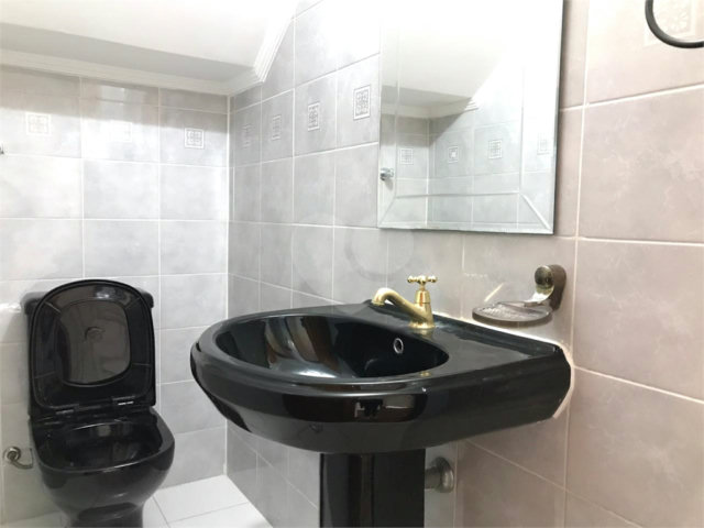 Sobrado à venda com 4 quartos, sendo 3 suítes,  em Alto da Boa Vista, São Paulo, SP